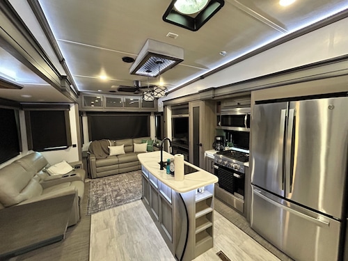 Lake View Country Glamping on 40+ Serene Acres