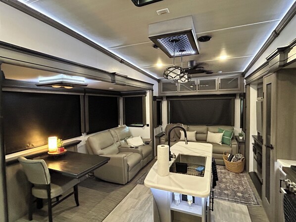 Televisión, chimenea