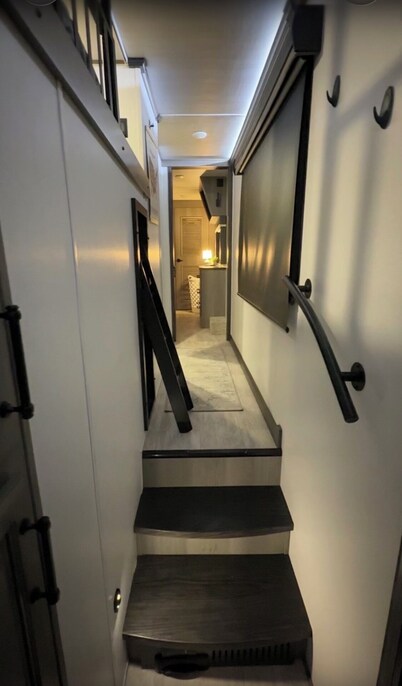 Lake View Country Glamping on 40+ Serene Acres