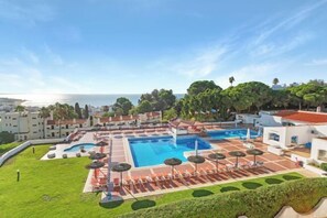 حمام سباحة خارجي