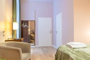 1 bedroom, iron/ironing board, WiFi, bed sheets - Modern Room with Private Bath | Mariahilferstraße (Vienna)