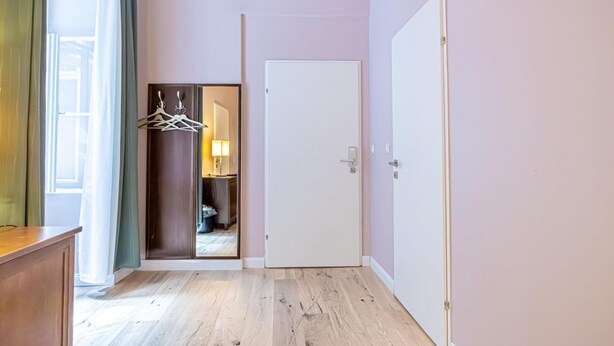 Interior - Modern Room with Private Bath | Mariahilferstraße (Vienna)