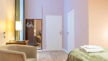 WiFi, bed sheets