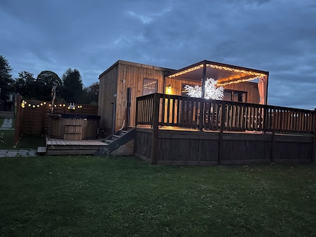 Individually decorated, individually furnished, free WiFi. Domaine du lac de condé