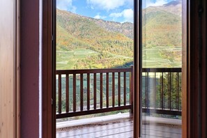 Interior - Room 'Locanda San Martino Camera 1' with Mountain View (Cavizzana)