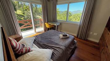 4 quartos, ferros/tábuas de passar roupa, Wi-Fi, roupa de cama