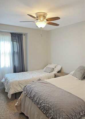 4 bedrooms, internet, bed sheets