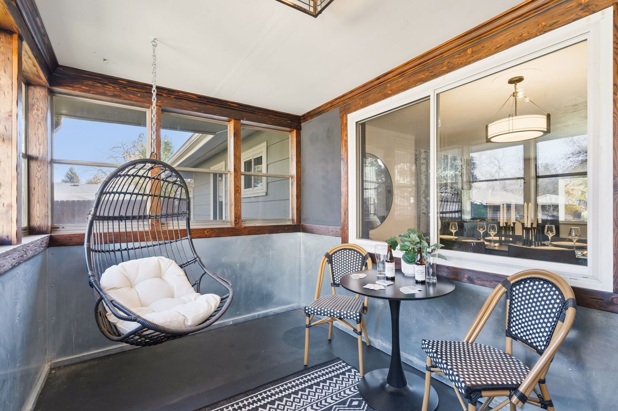 Casa, varias camas, patio, vista al jardín (1004 Mantz Place) | Restaurantes