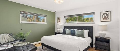 House, Multiple Beds, Patio, Garden View (1004 Mantz Place) | 3 bedrooms, individually decorated, individually furnished, desk