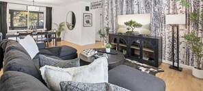 Ferienhaus, Mehrere Betten, Terrasse, Gartenblick (1004 Mantz Place) | Wohnbereich