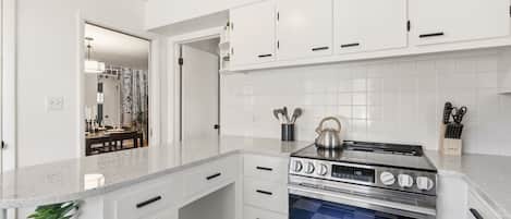 獨棟房屋, 多張床, 庭院, 花園景觀 (1004 Mantz Place) | 私人廚房