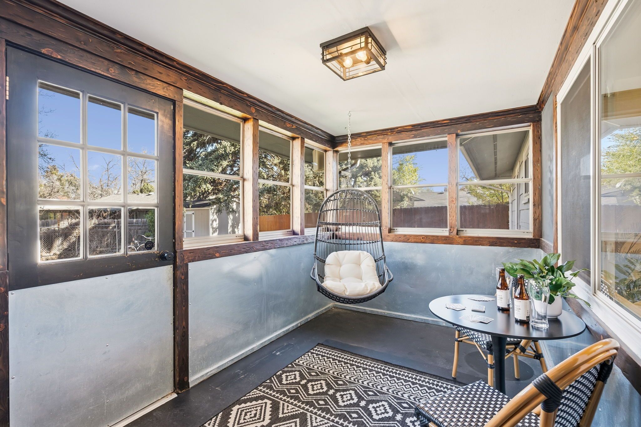 Casa, varias camas, patio, vista al jardín (1004 Mantz Place) | Interior