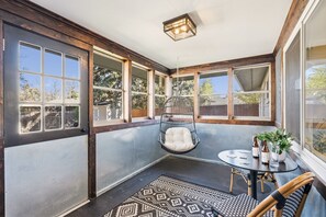 Hus, flere senger, terrasse, hageutsikt (1004 Mantz Place) | Innvendig