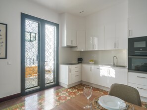 Kjøleskap, mikrobølgeovn, ovn og oppvaskmaskin