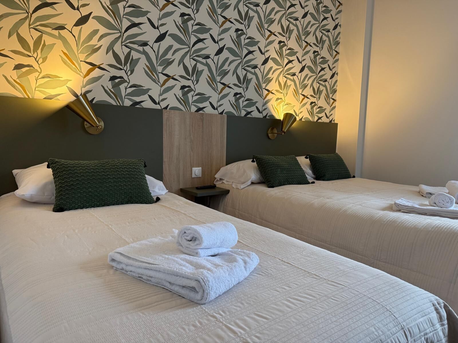 Quarto família | Escrivaninha, espaço de trabalho para notebook, Wi-Fi de cortesia