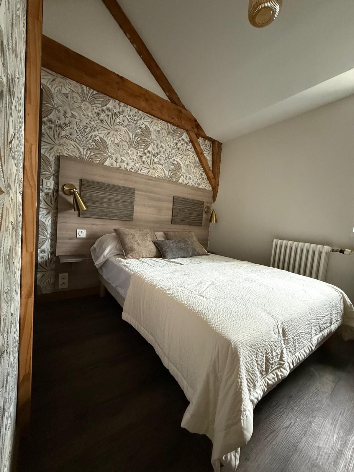 Quarto casal clássico | Escrivaninha, espaço de trabalho para notebook, Wi-Fi de cortesia