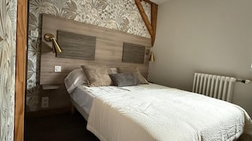 Escritorio, espacio para trabajar con laptop y wifi gratis