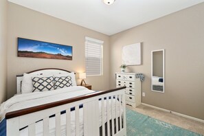 Hús - mörg rúm - verönd - útsýni yfir garð (921 Birchdale Court) | 4 svefnherbergi, sérhannaðar innréttingar, sérvalin húsgögn, rúmföt