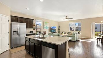 House, Multiple Beds, Patio, Garden View (921 Birchdale Court) | Interior