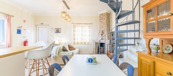 Casa do Mocho, Almograve – Spacious Beach House Near the Sea