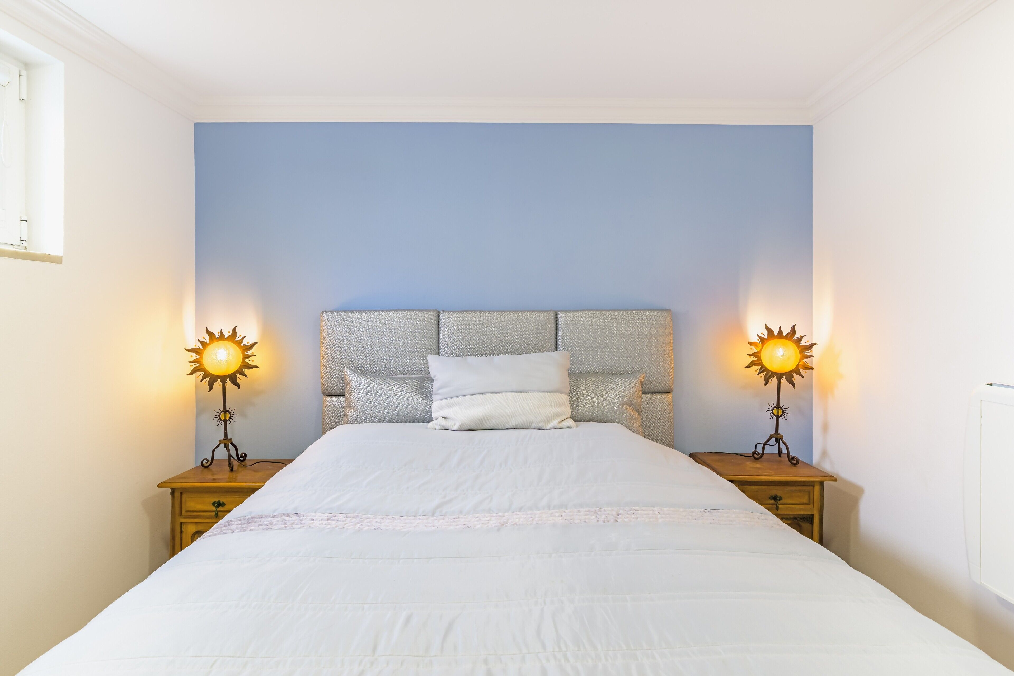 3 habitaciones, tabla de planchar con plancha, wifi y ropa de cama 