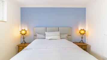 3 habitaciones, tabla de planchar con plancha, wifi y ropa de cama