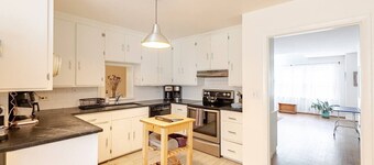 Peaceful and Spacious Woodland Haven Near UVA