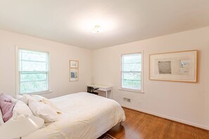 5 habitaciones, escritorio, tabla de planchar con plancha y wifi 
