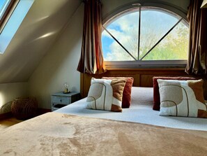 3 bedrooms, iron/ironing board, bed sheets