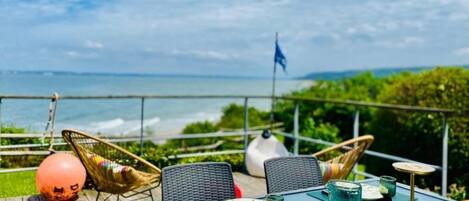 تناول الطعام بالخارج