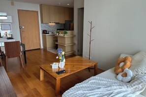 Living area - Villa Ratchatewi 5 STARS suite l 4 mins walk BTS&APL (Bangkok)