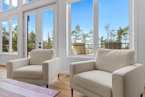 Televisor intel·ligent, llar de foc i estèreo 