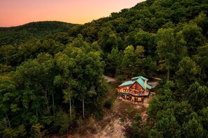 Exterior - MTNRetreat+EpicViews+HotTub+Theater (Sevierville)