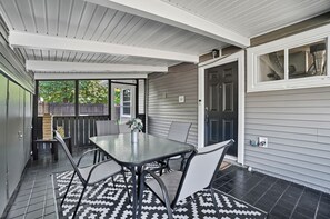 Outdoor dining - Modern Rustic Retreat | 5 Min to Airport (Columbus)