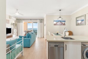 Interior - 'Apartamento Boquerón I' with Sea Views, Wi-Fi and Air Conditioning (Sitio de Calahonda)