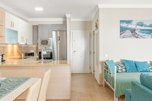 1 habitación, tabla de planchar con plancha, wifi y ropa de cama 