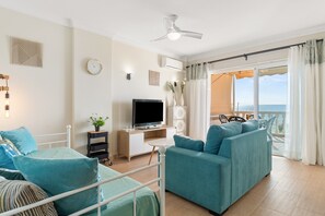 Télévision, table de tennis de table