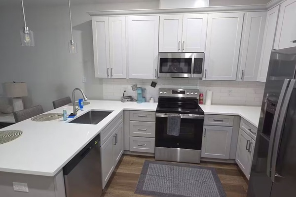 Frigorífic, microones, forn i placa de cuina