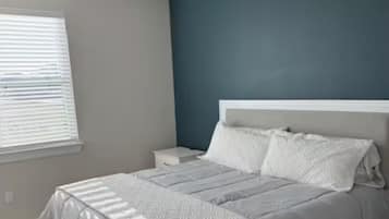 Iron/ironing board, free WiFi, bed sheets