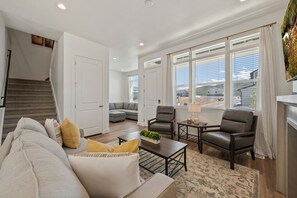 Télévision, cheminée