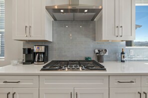 Micro-ondes, four, plaque de cuisson, lave-vaisselle