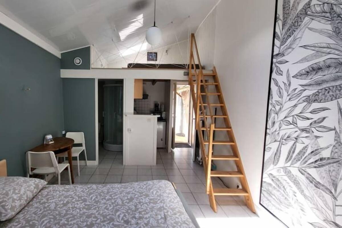 Classic Cottage, Garden View | Free WiFi