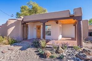 Exterior - Charming Adobe - Heart of Santa Fe - King and Queen (Santa Fe)