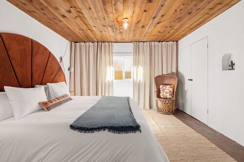 Charming Adobe - Heart of Santa Fe - King and Queen