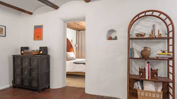 Iron/ironing board, internet, bed sheets