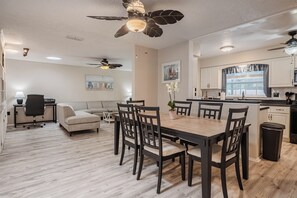 Dining - Casa Corona-Del-Mar, A Pool Home Getaway (Lakeland)
