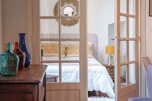 1 Schlafzimmer, Schreibtisch, Bügeleisen/Bügelbrett, Reisekinderbett