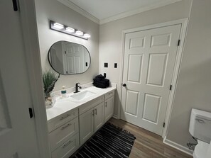 Dusche, Handtücher, Seife, Toilettenpapier