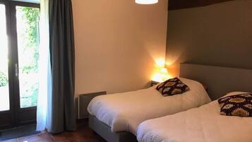 Iron/ironing board, free WiFi