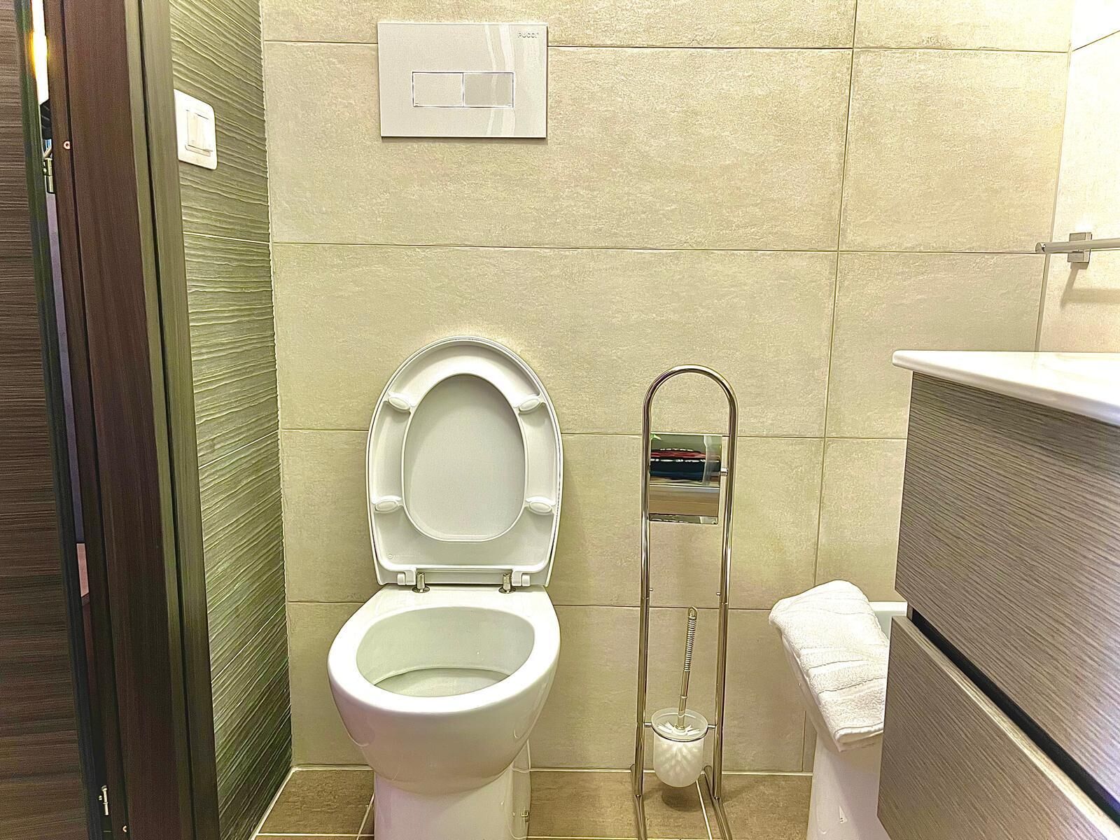 Klassieke tweepersoonskamer, balkon, gedeeltelijk uitzicht op zee | Badkamer | Een douche, gratis toiletartikelen, een haardroger, een bidet